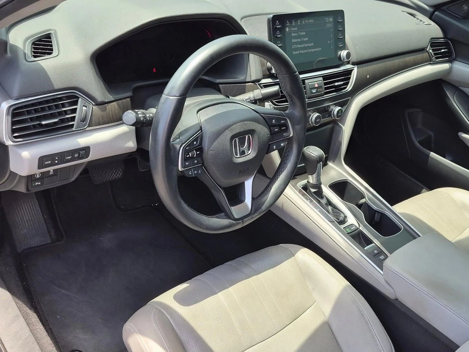 2018 Honda Accord Touring photo 4