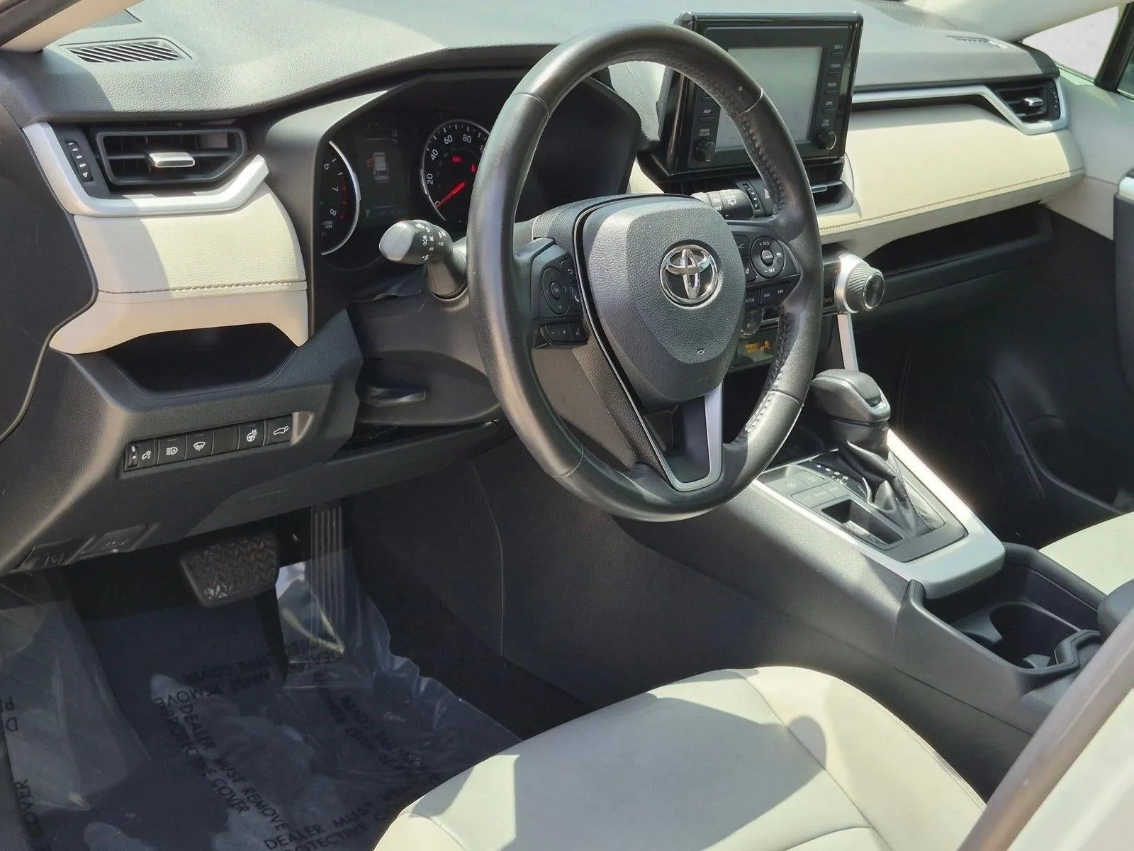 2019 Toyota RAV4 XLE Premium FWD (Natl) photo 9