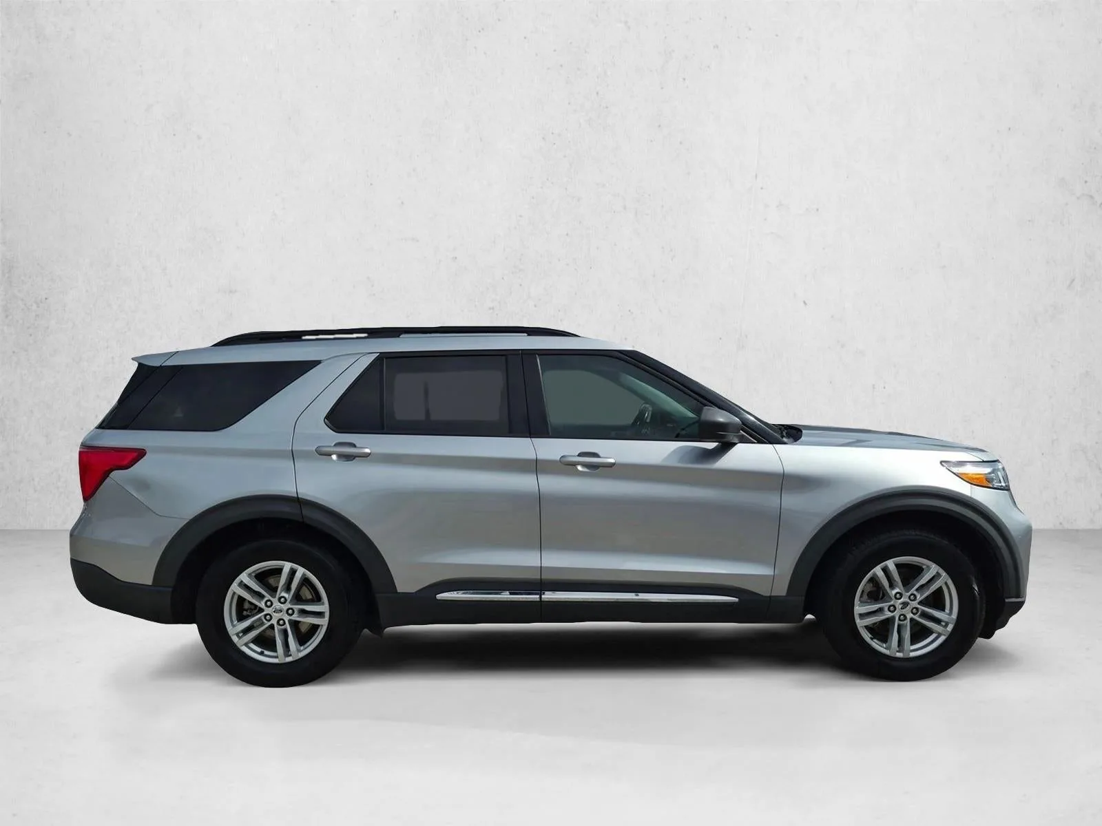 2021 Ford Explorer XLT RWD photo 4