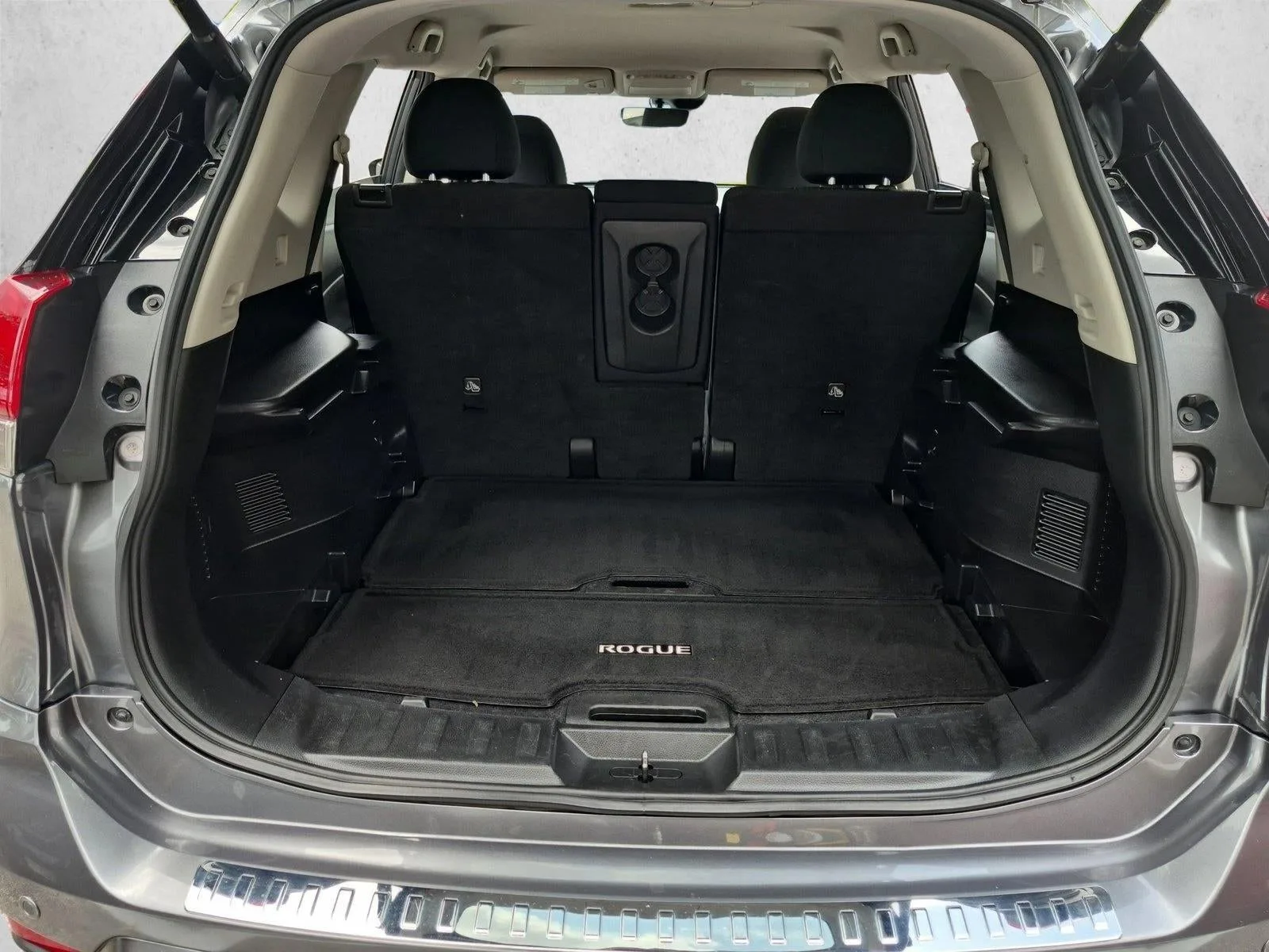 2020 Nissan Rogue FWD SV photo 6