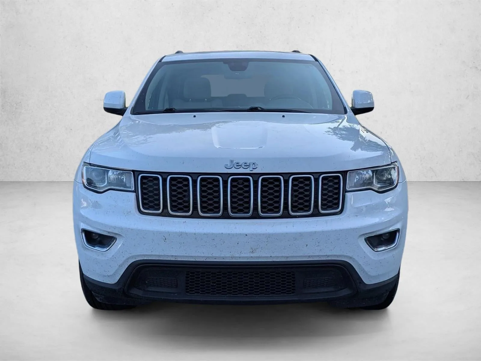 2019 Jeep Grand Cherokee Laredo E 4x2 photo 2