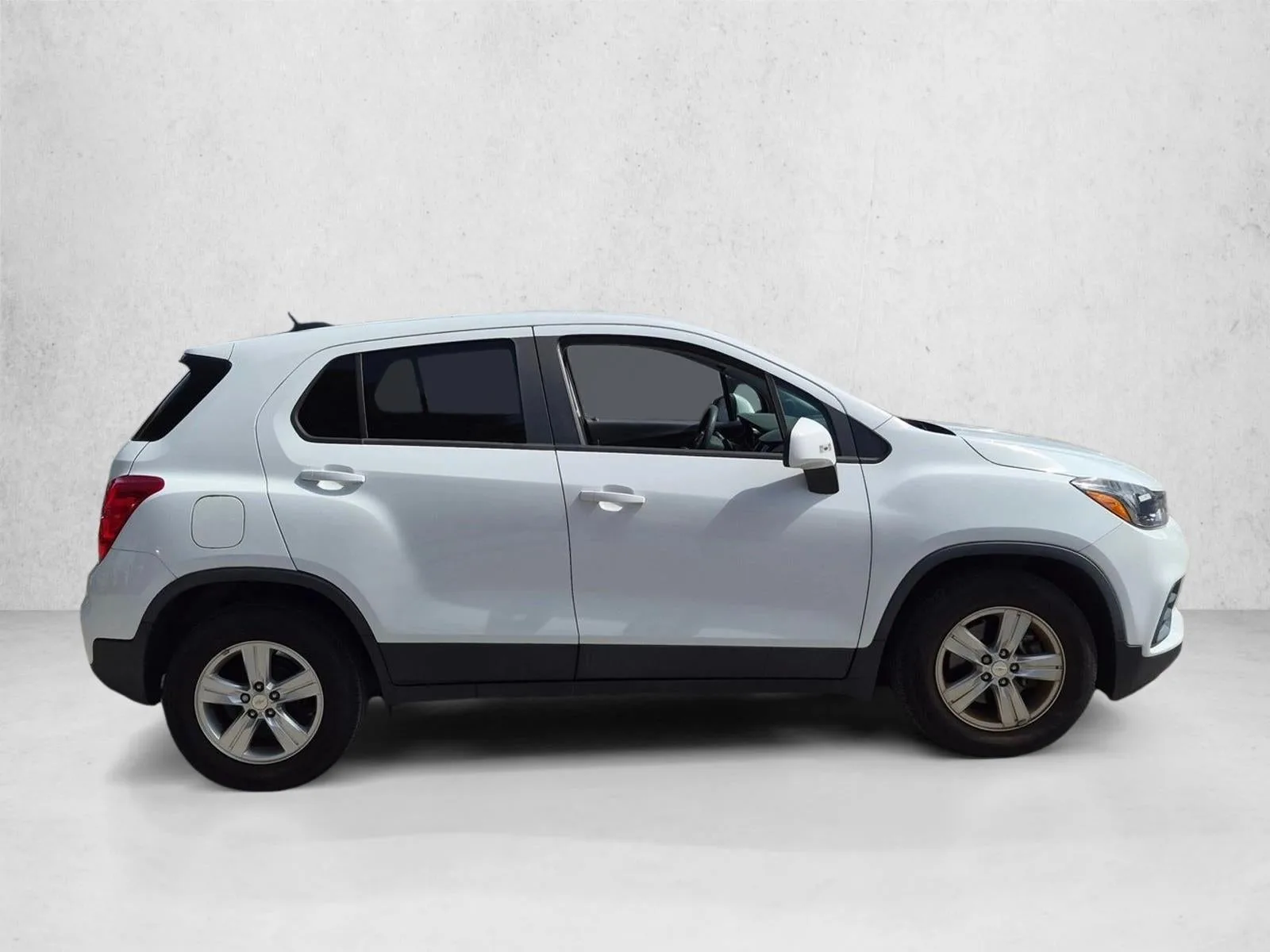 2022 Chevrolet Trax LS photo 4