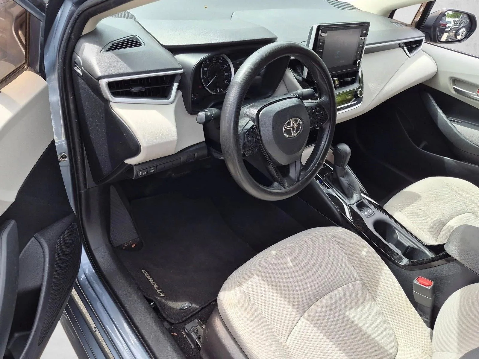 2020 Toyota Corolla LE photo 3