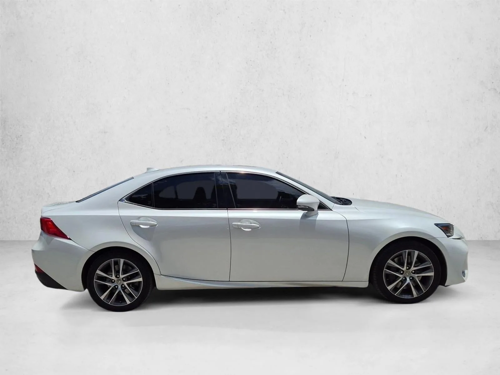 2020 Lexus IS photo 4