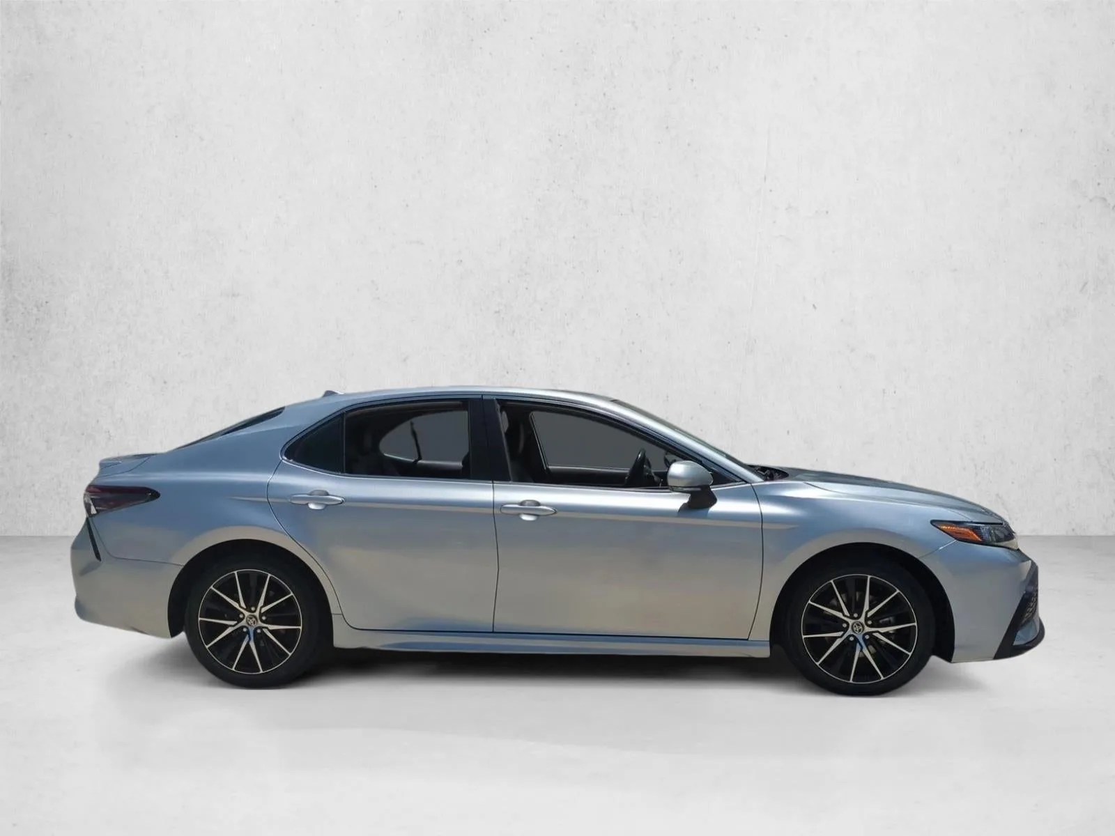 2023 Toyota Camry SE Auto (SE) photo 4