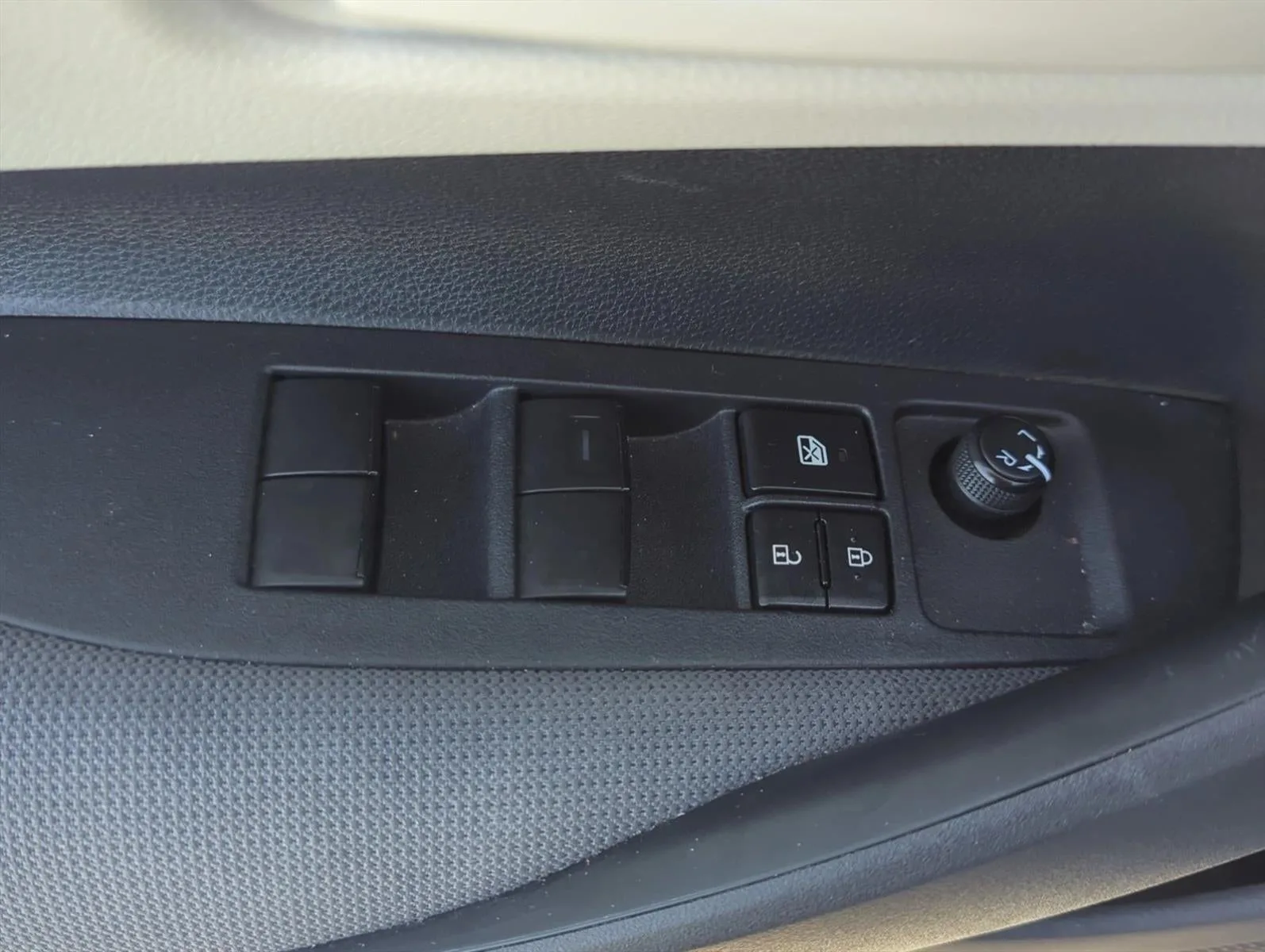 2024 Toyota Corolla LE CVT (Natl) photo 8