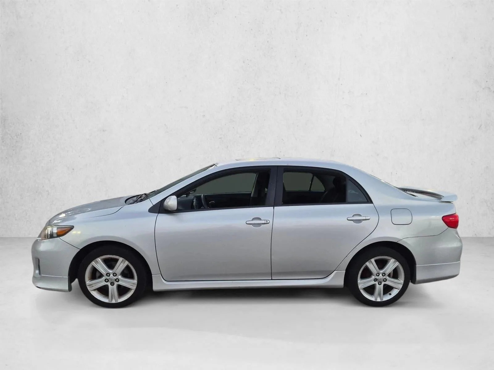2013 Toyota Corolla 4dr Sdn Man S (Natl) photo 8