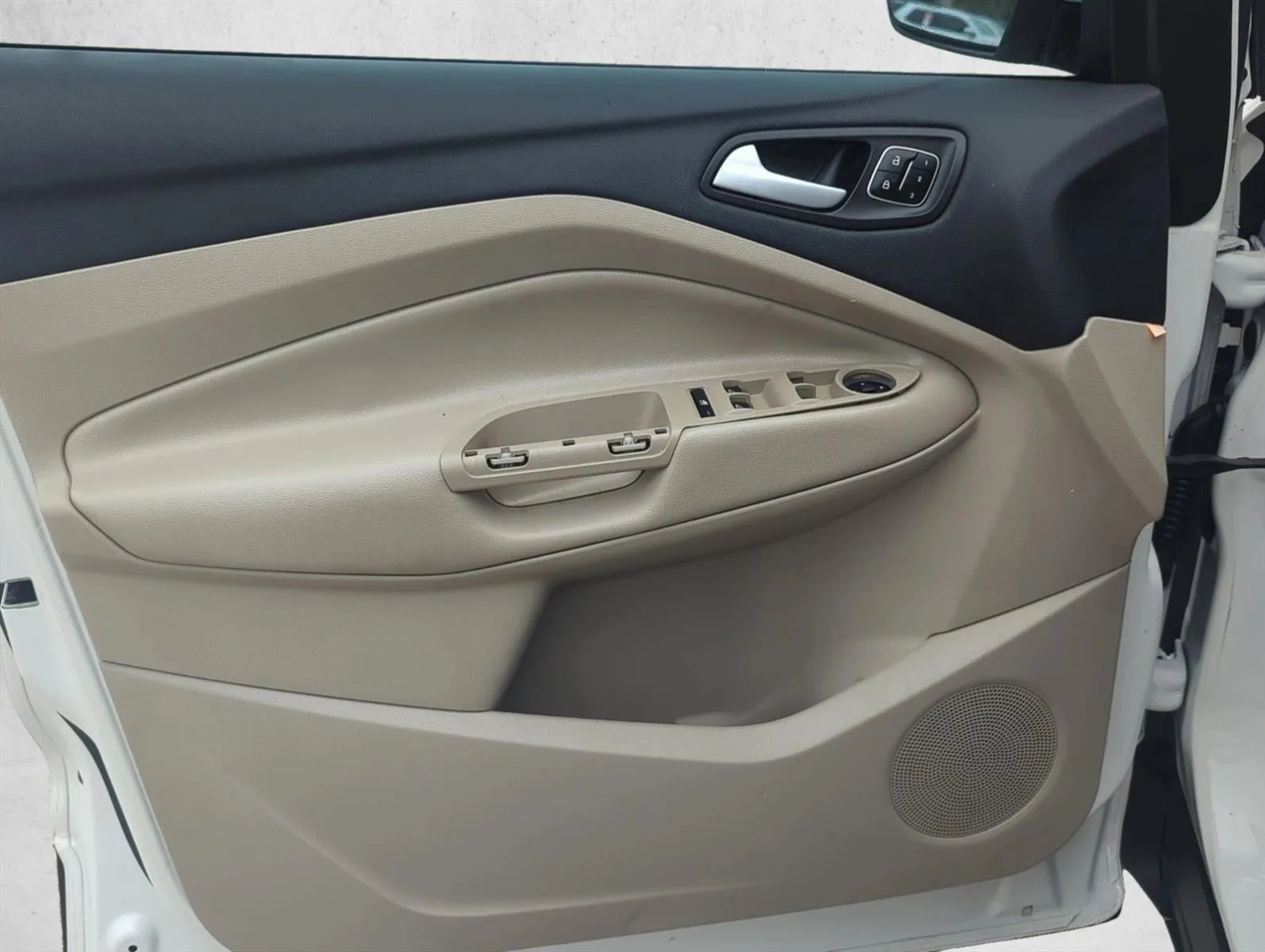 2017 Ford Escape Titanium FWD photo 9