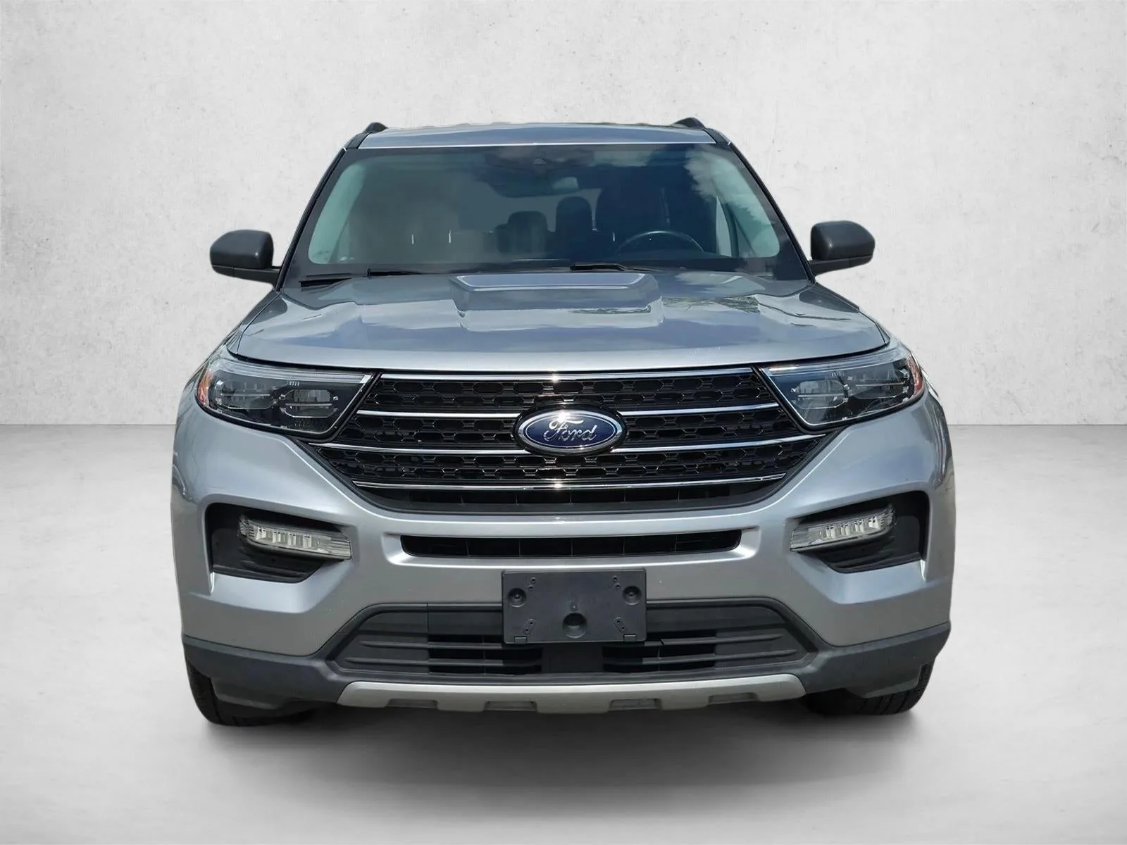 2021 Ford Explorer XLT RWD photo 2