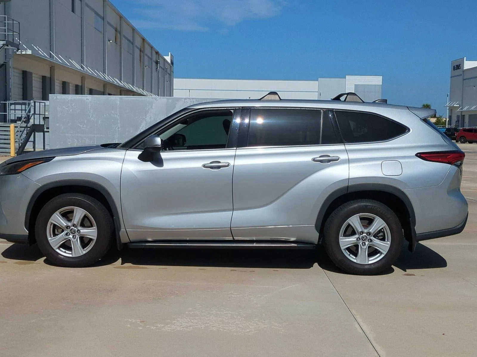 2022 Toyota Highlander L FWD (Natl) photo 8