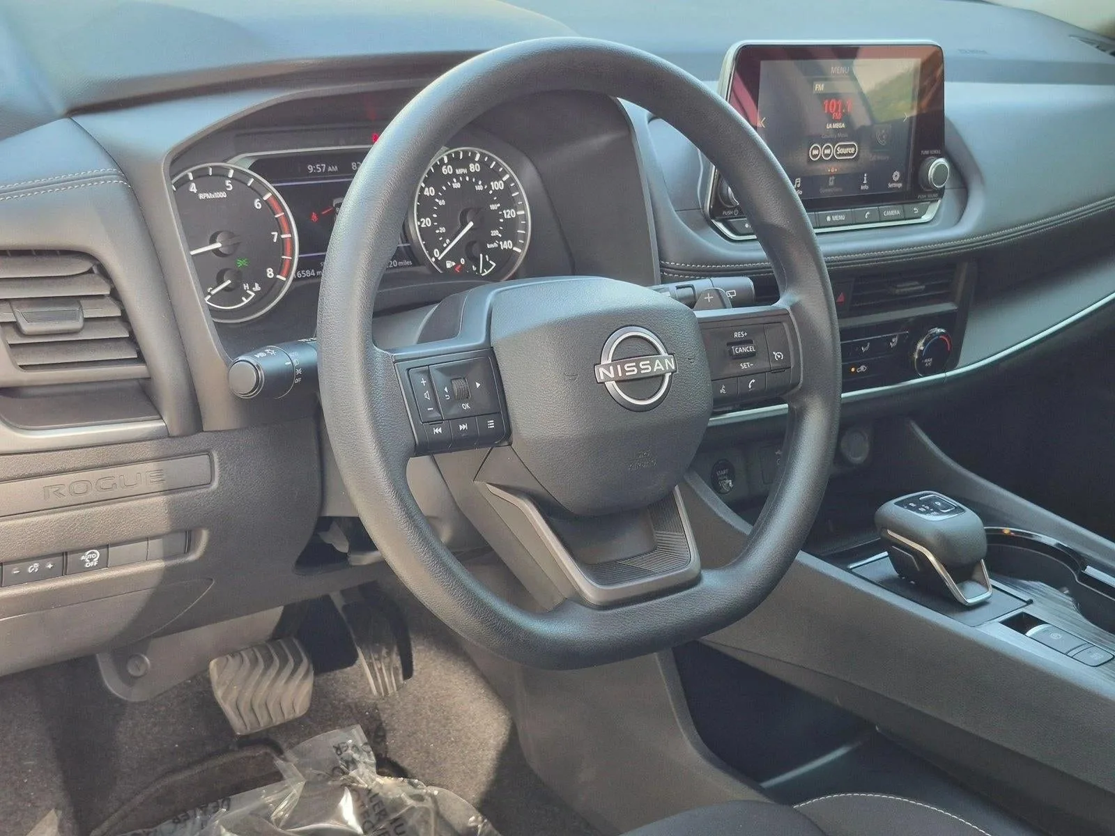 2025 Nissan Rogue FWD S photo 10