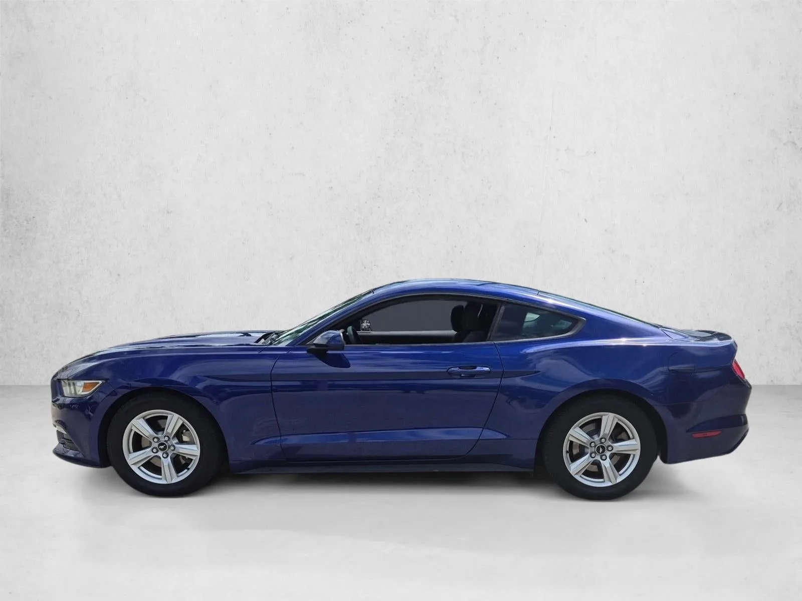 2016 Ford Mustang 2dr Fastback V6 photo 8