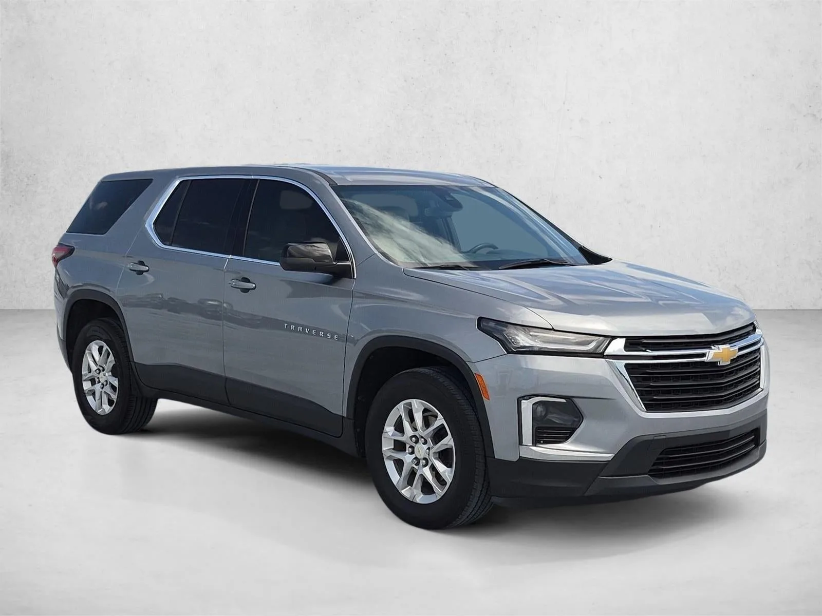 2023 Chevrolet Traverse LS photo 3