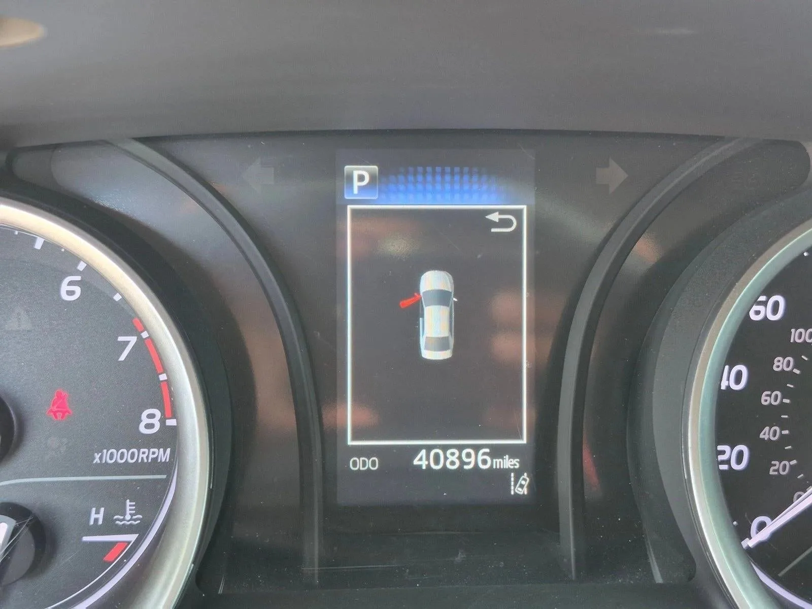 2024 Toyota Camry LE Auto (SE) photo 10