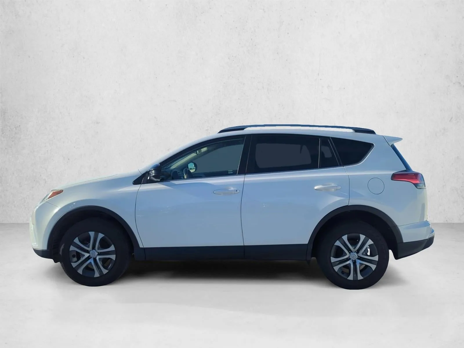 2018 Toyota RAV4 LE FWD (GS) photo 6