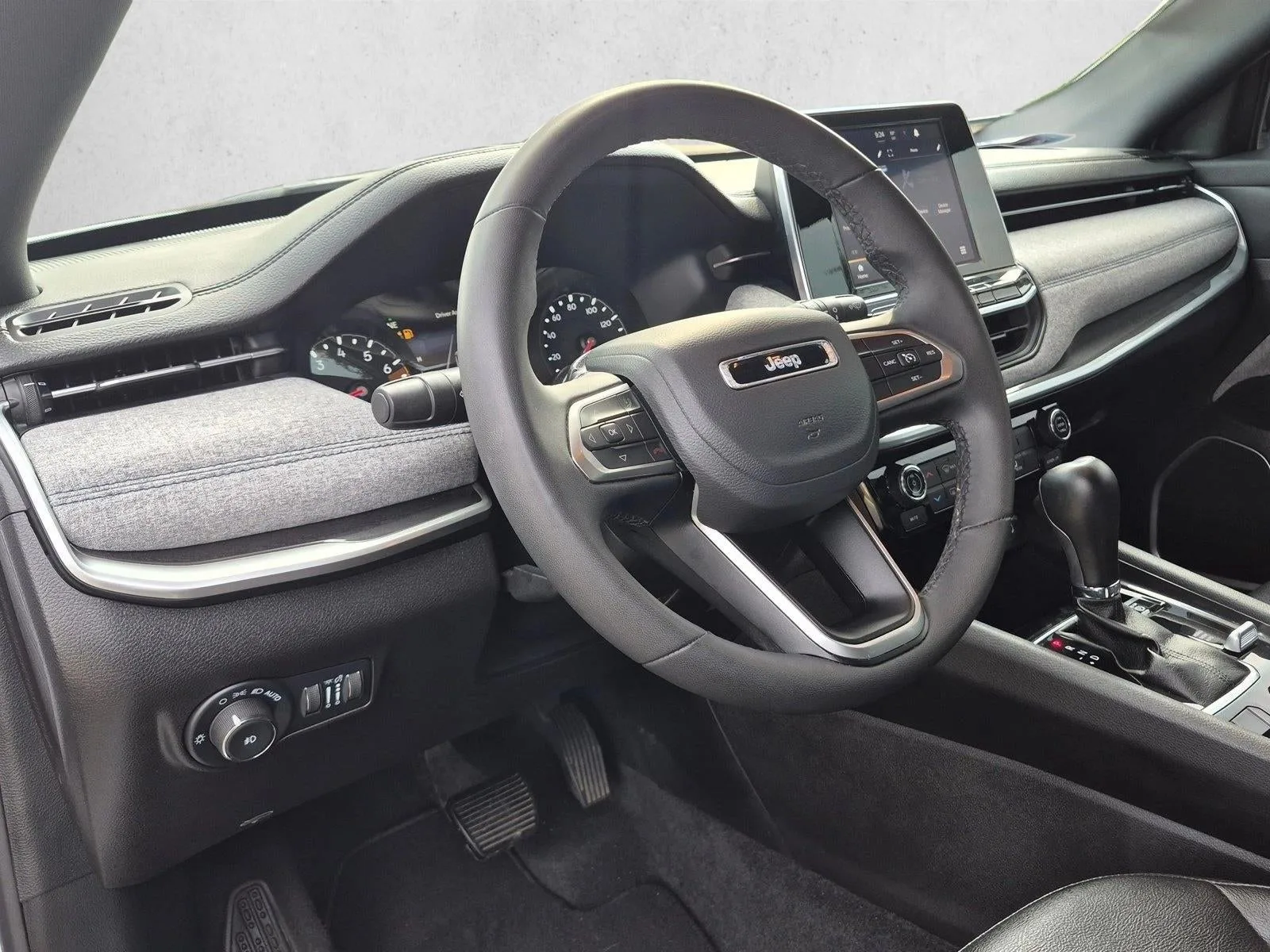 2025 Jeep Compass Latitude 4x4 photo 10