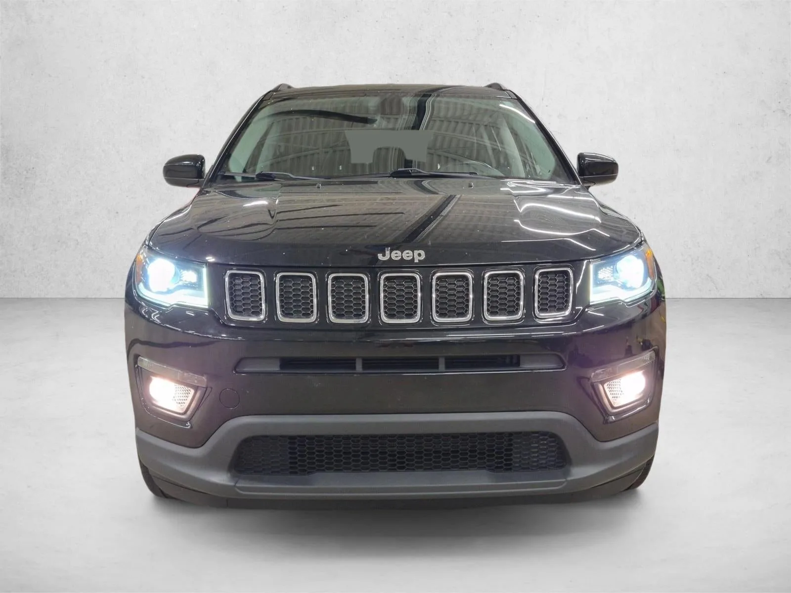 2020 Jeep Compass Latitude FWD photo 2