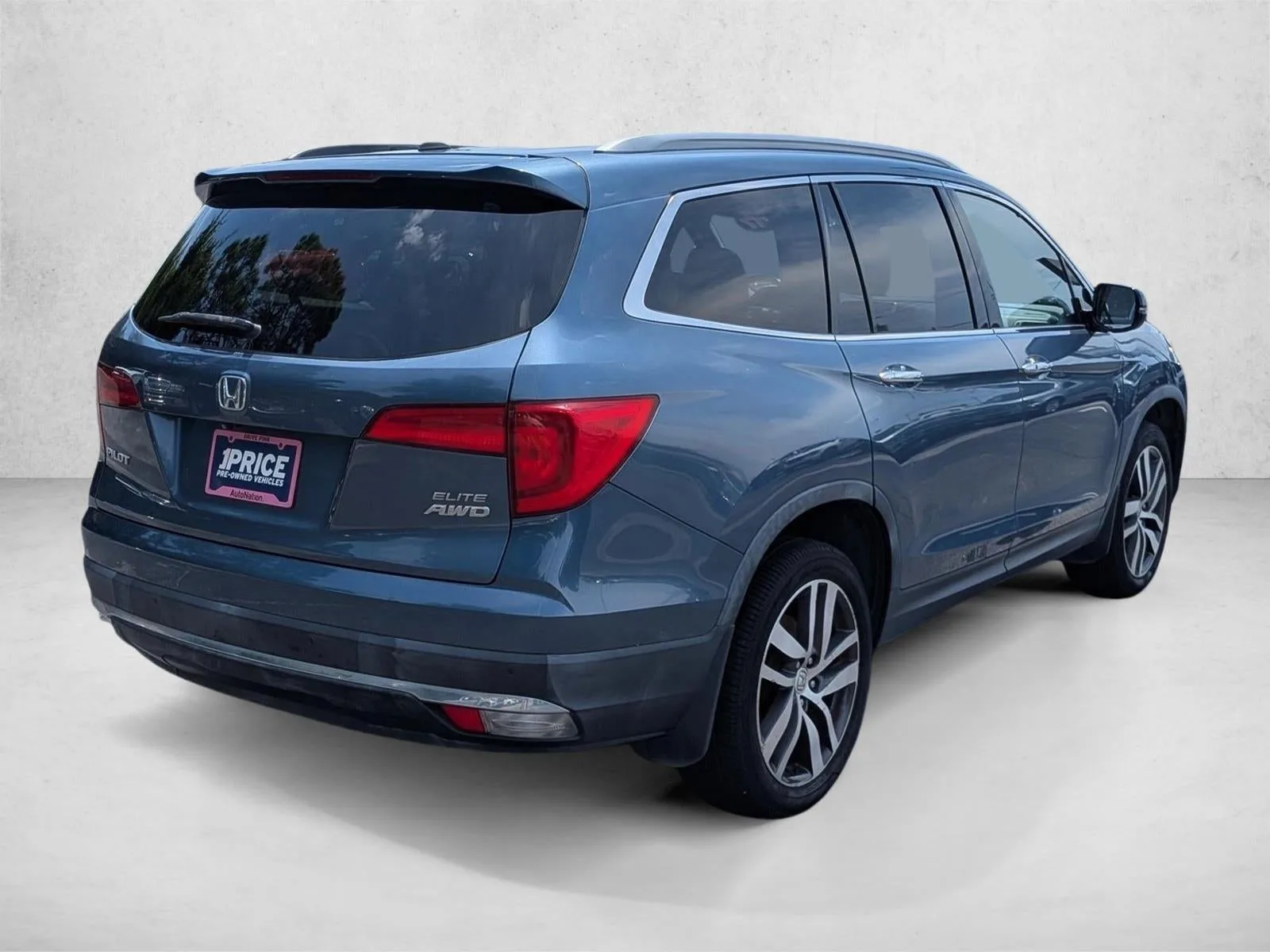 2017 Honda Pilot Elite AWD photo 5