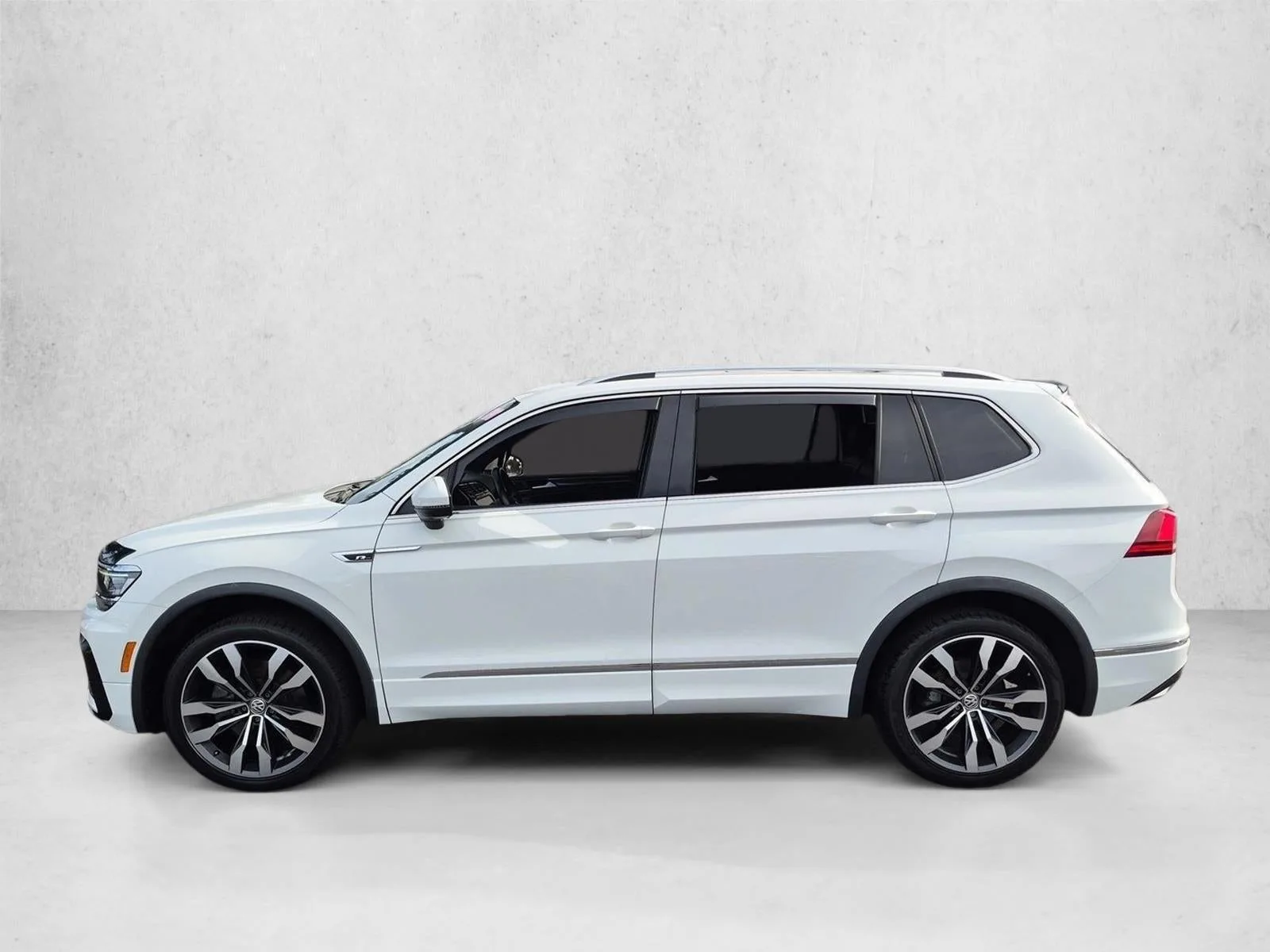 2020 Volkswagen Tiguan 2.0T SEL Premium R-Line photo 9