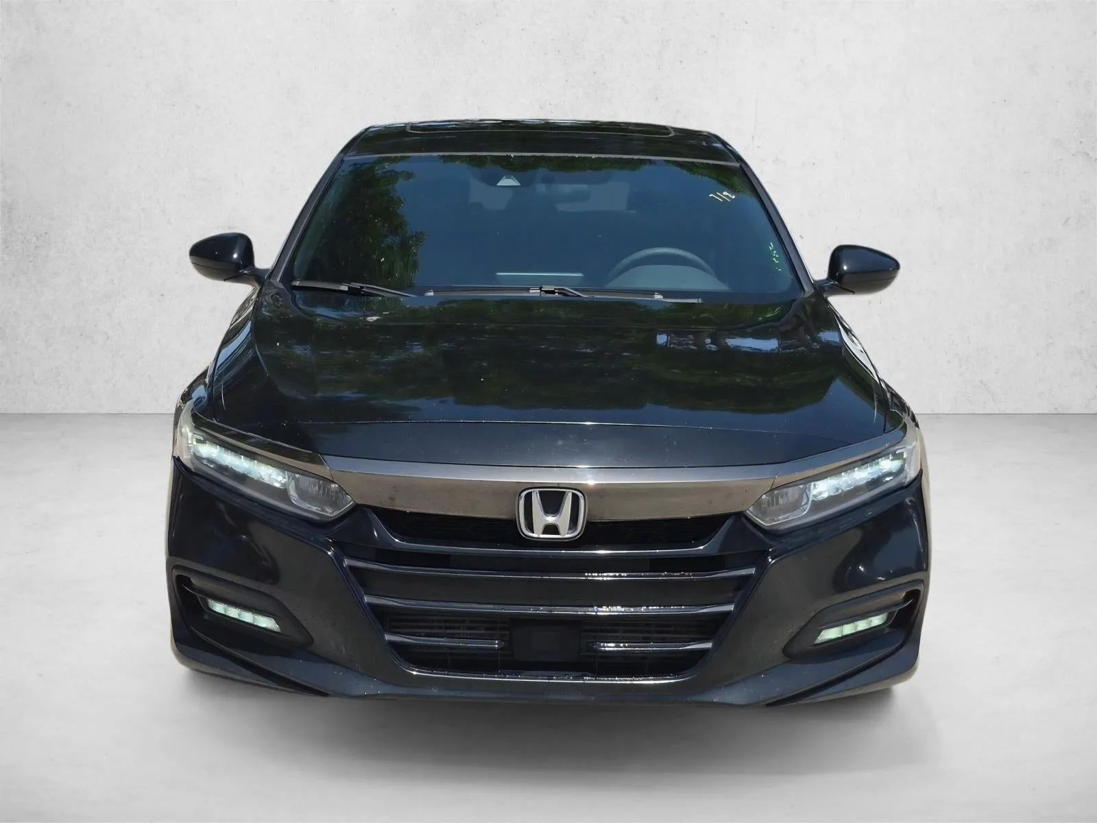 2018 Honda Accord Sport 2.0T photo 2