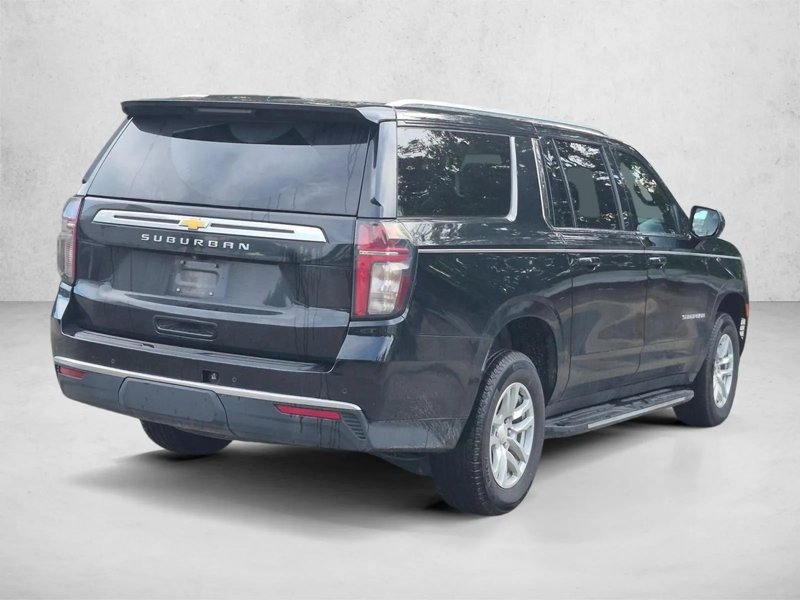 2023 Chevrolet Suburban LS photo 5