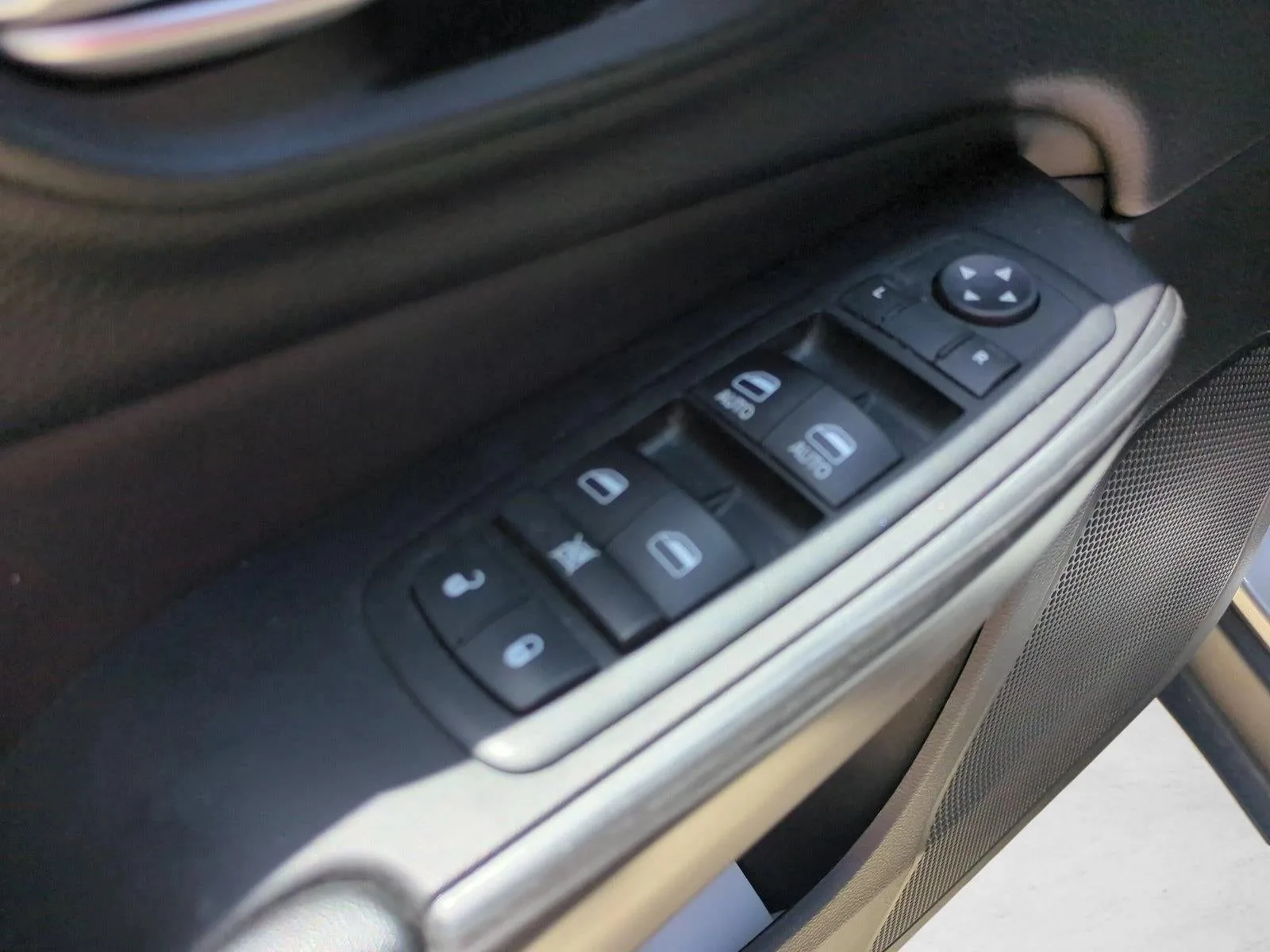2015 Jeep Cherokee FWD 4dr Limited photo 12