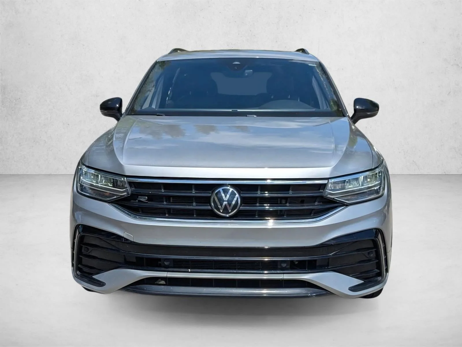 2023 Volkswagen Tiguan 2.0T SE R-Line Black FWD photo 2