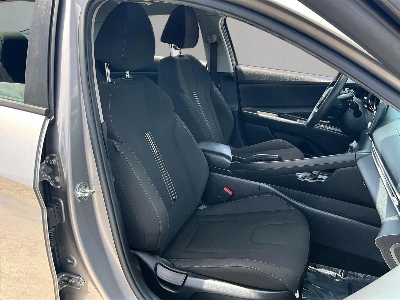 2022 Hyundai Elantra SEL photo 9