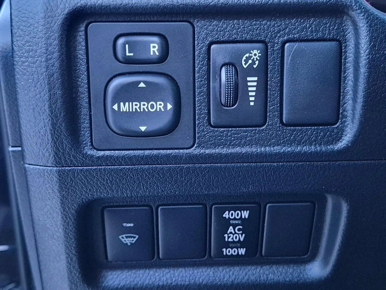 2017 Toyota 4Runner SR5 2WD (Natl) photo 10