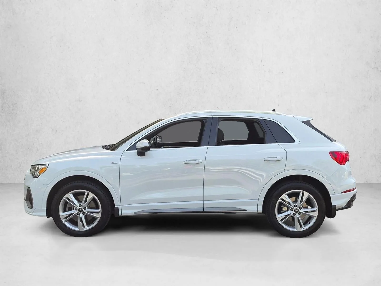 2022 Audi Q3 S line Premium Plus 45 TFSI quattro photo 5