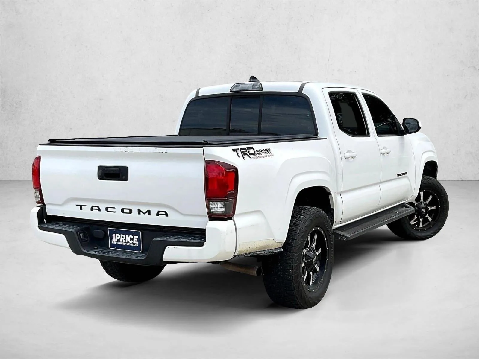 2018 Toyota Tacoma SR Double Cab 5' Bed I4 4x2 AT (GS) photo 2