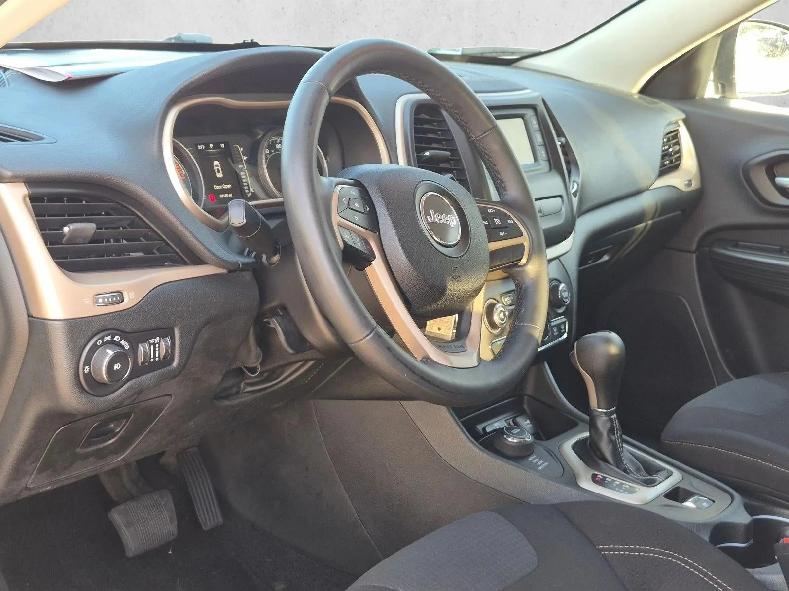 2016 Jeep Cherokee 4WD 4dr Latitude photo 9