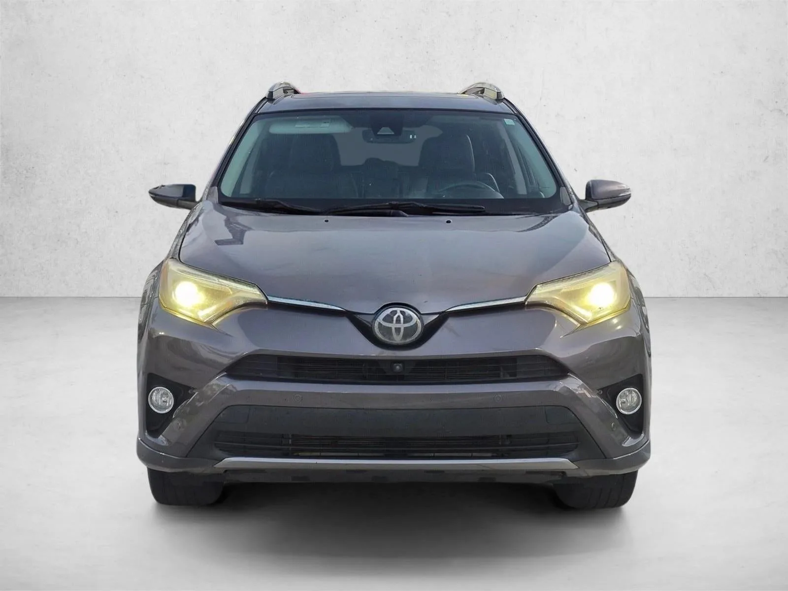 2017 Toyota RAV4 Platinum FWD (Natl) photo 2