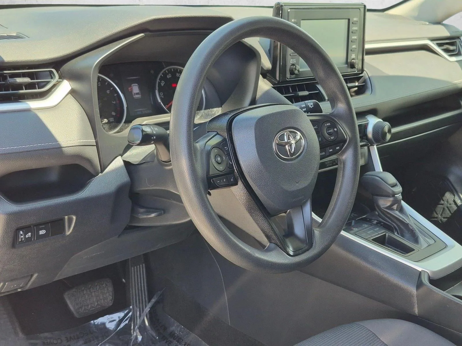 2019 Toyota RAV4 LE FWD (GS) photo 10