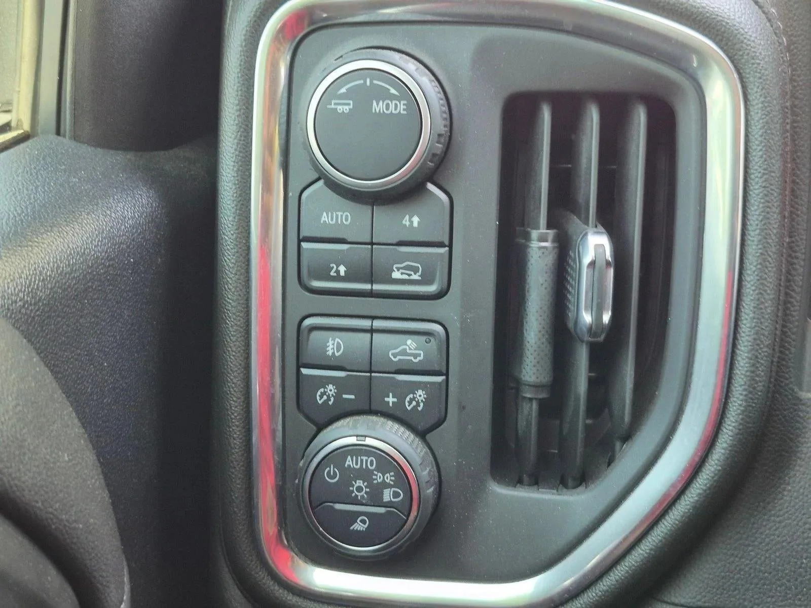 2022 Chevrolet Silverado 1500 LTD LTZ photo 8