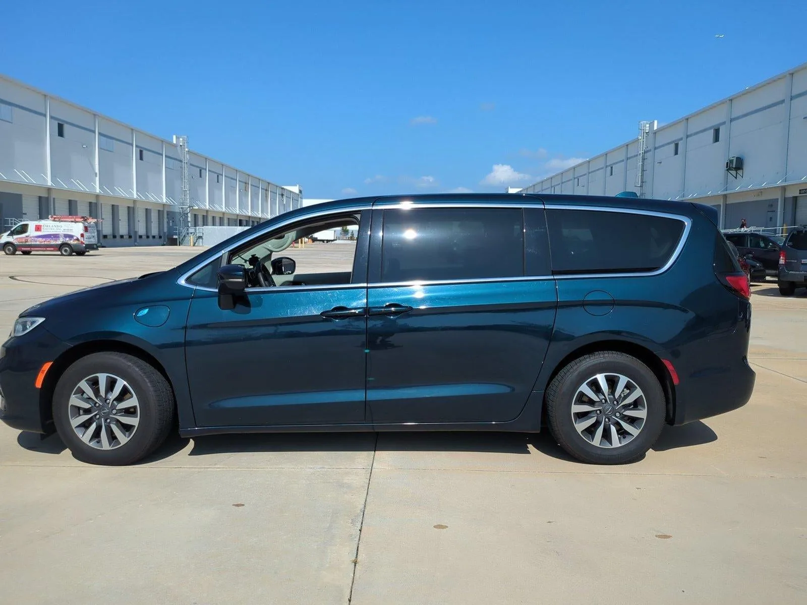 2022 Chrysler Pacifica Hybrid Touring L FWD photo 8