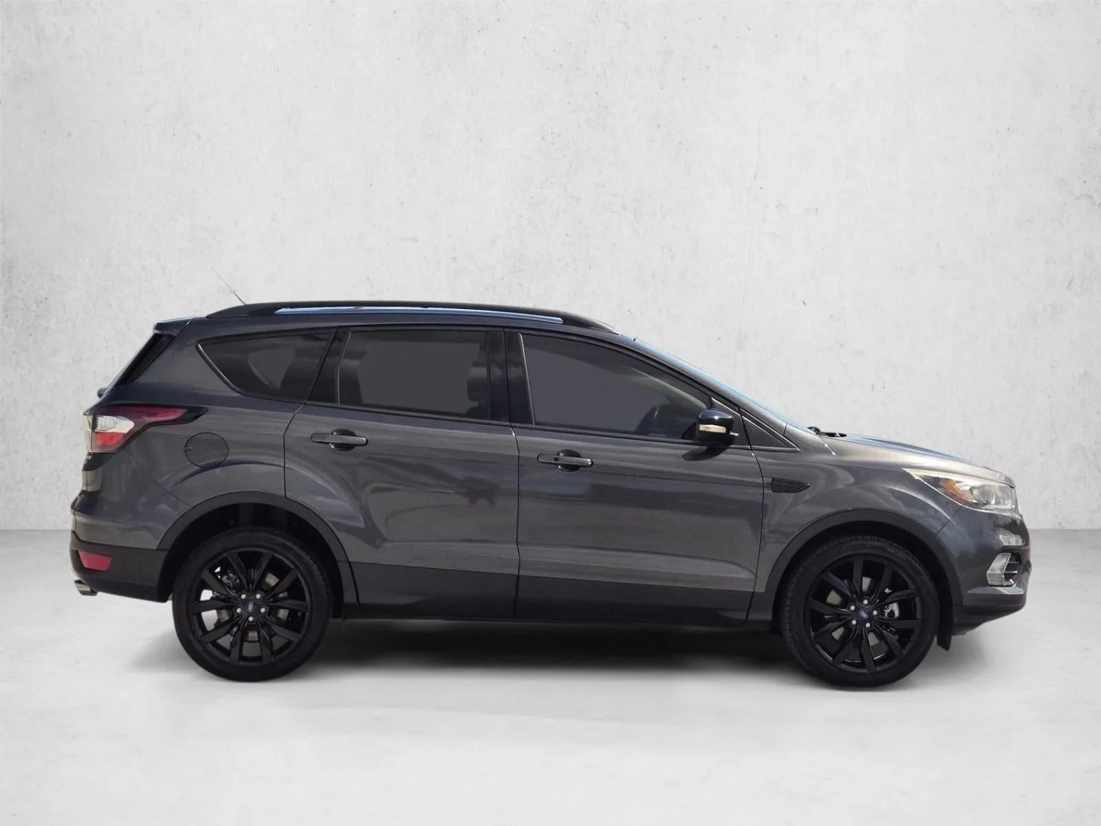 2017 Ford Escape Titanium 4WD photo 4