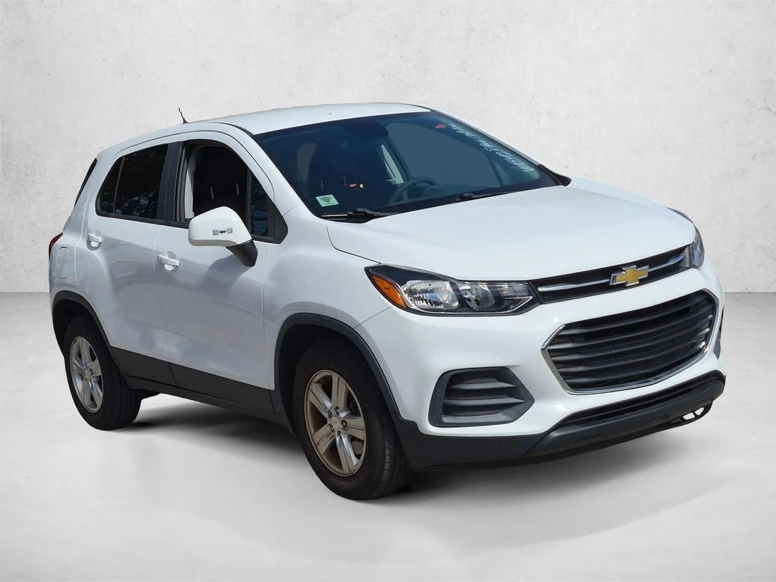 2022 Chevrolet Trax LS photo 3