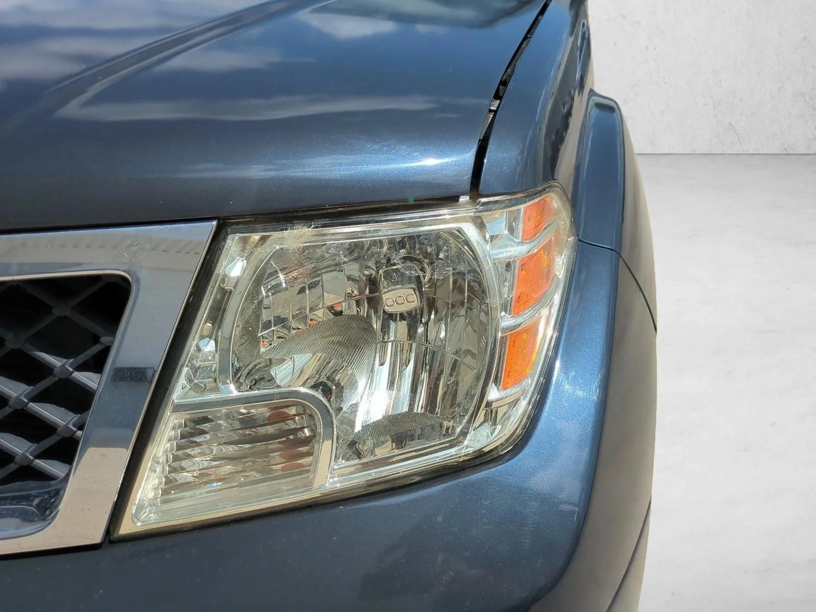 2012 Nissan Frontier 2WD Crew Cab SWB Auto SV photo 7