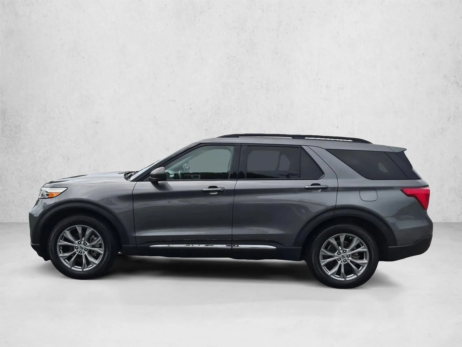 2023 Ford Explorer XLT photo 9