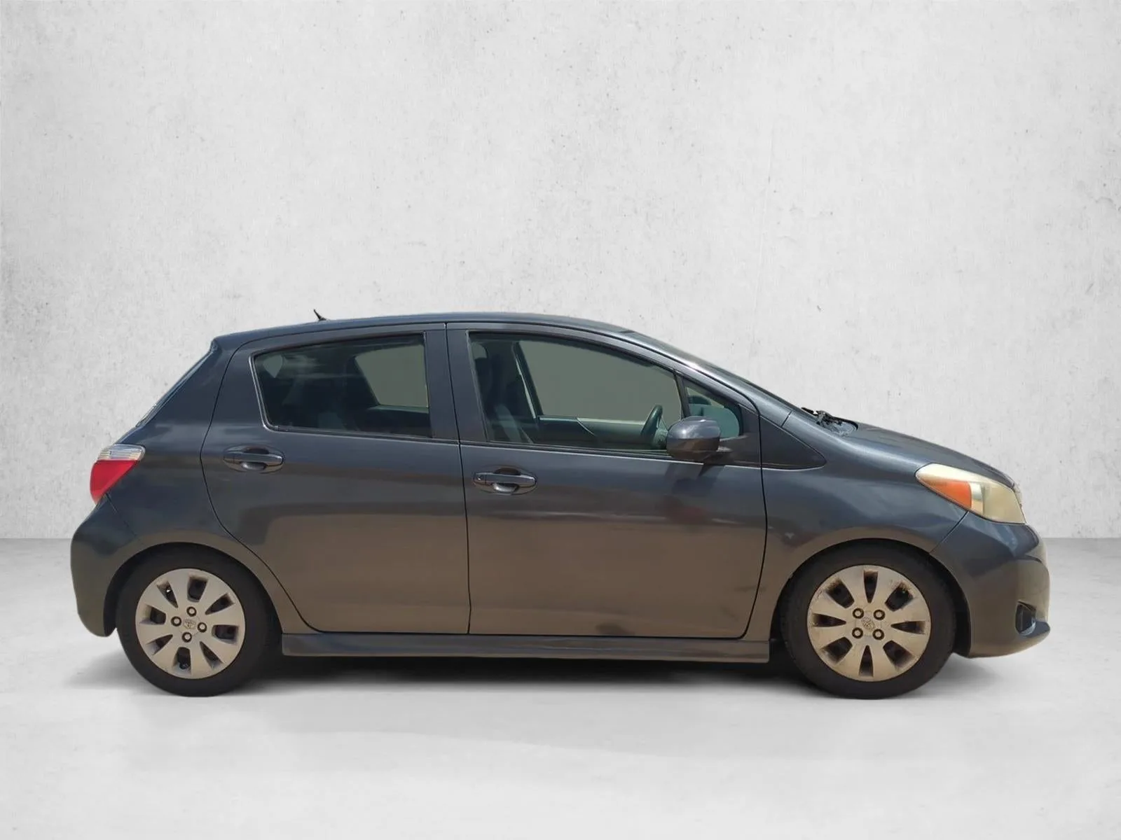2013 Toyota Yaris 5dr Liftback Auto L (Natl) photo 4