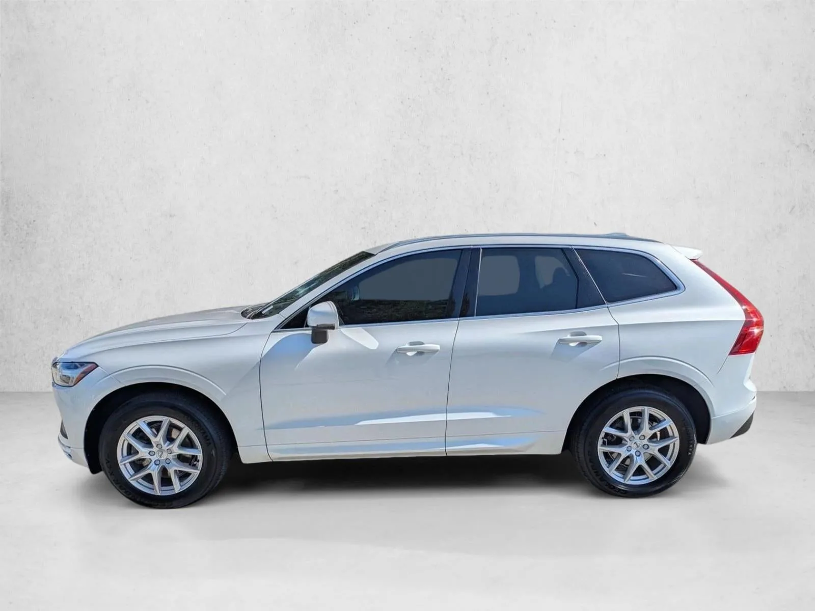 2019 Volvo XC60 T5 FWD Momentum photo 9