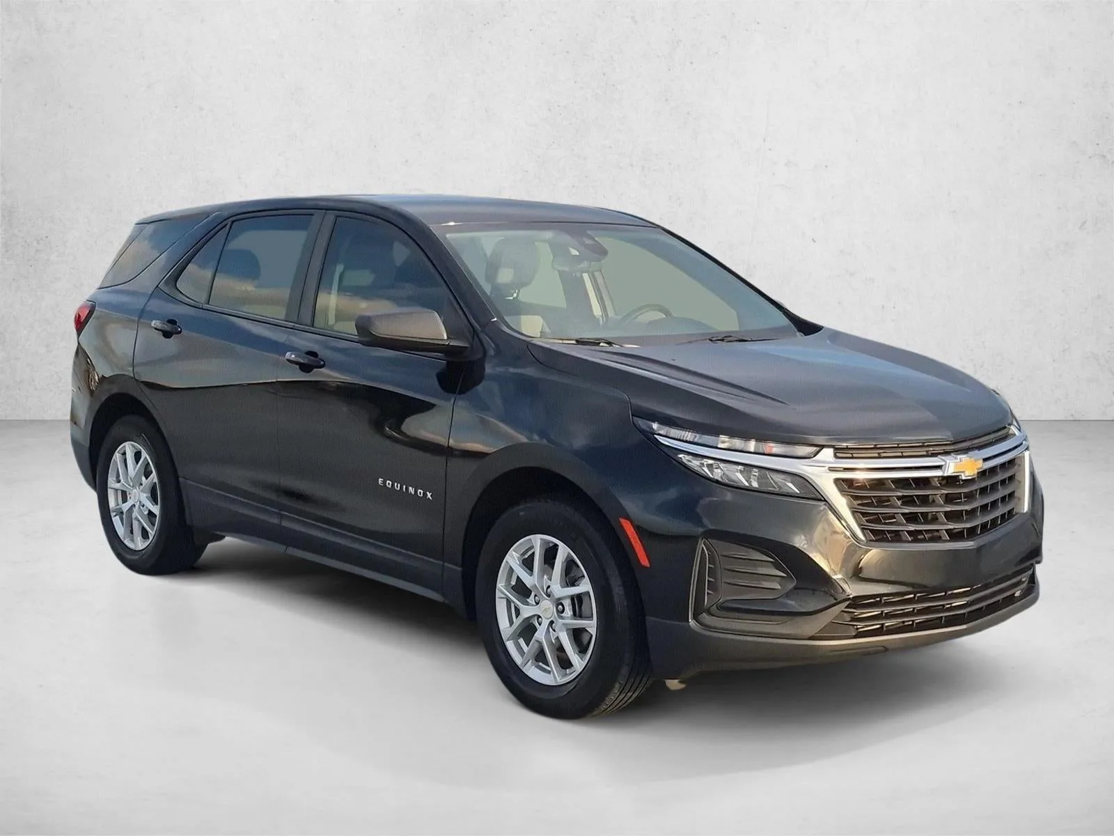 2024 Chevrolet Equinox LS photo 3