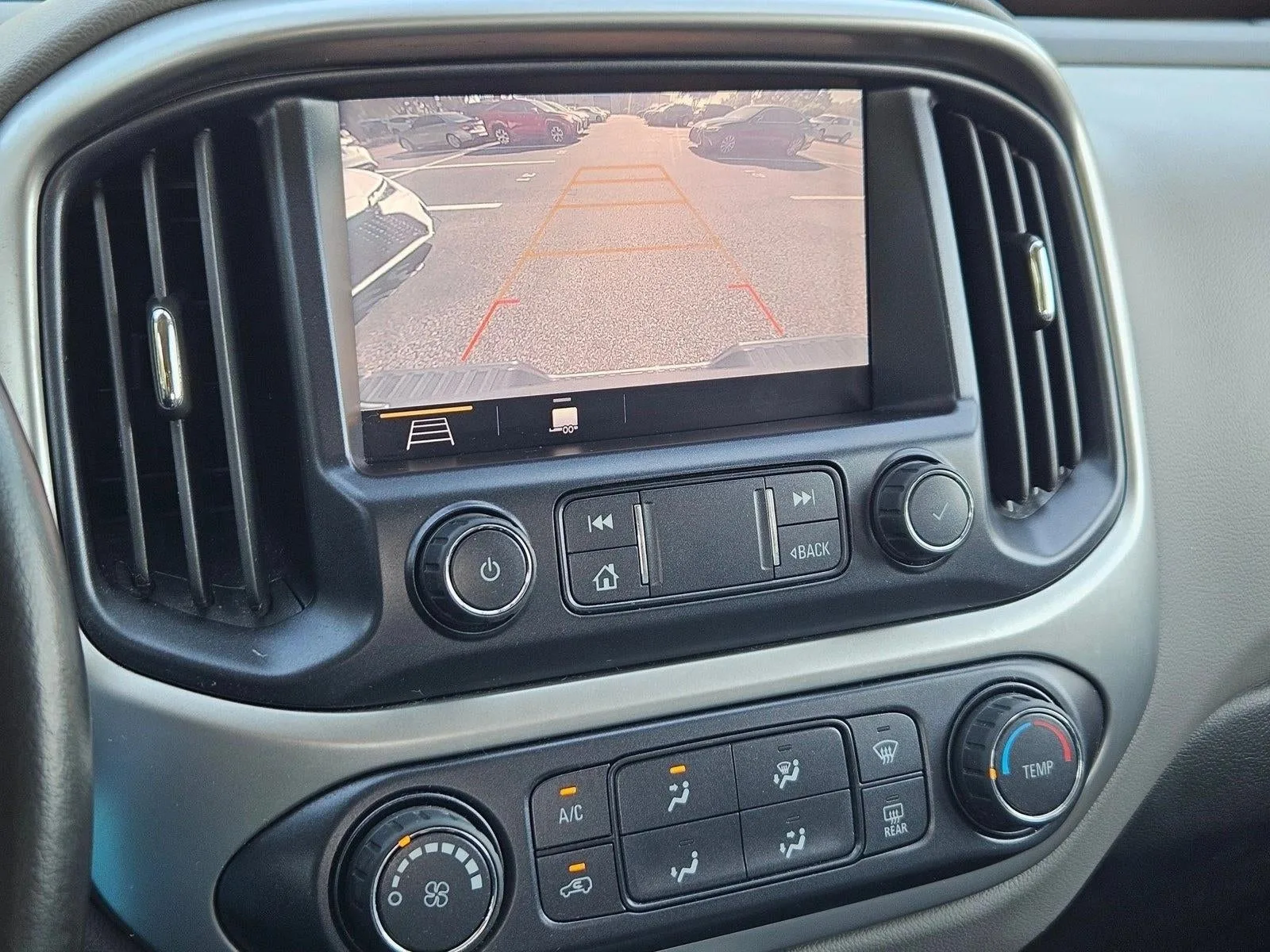 2020 Chevrolet Colorado Crew Cab Long Box 2-Wheel Drive LT photo 9