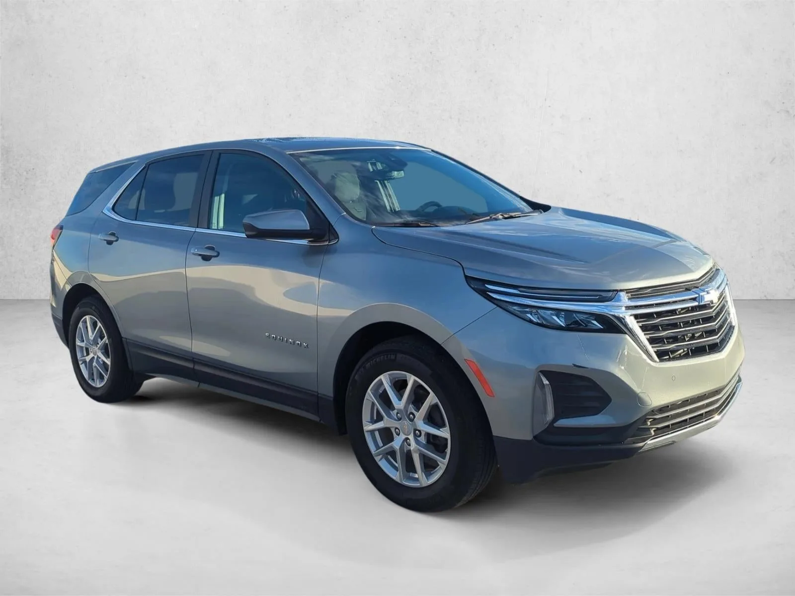 2024 Chevrolet Equinox FWD LT photo 3