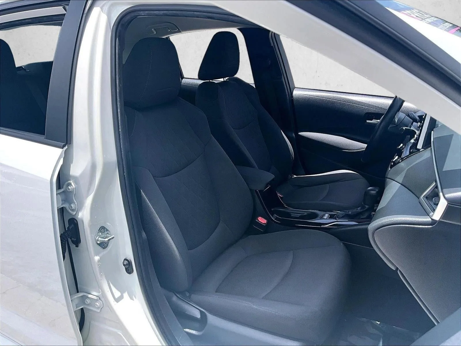 2021 Toyota Corolla LE photo 9