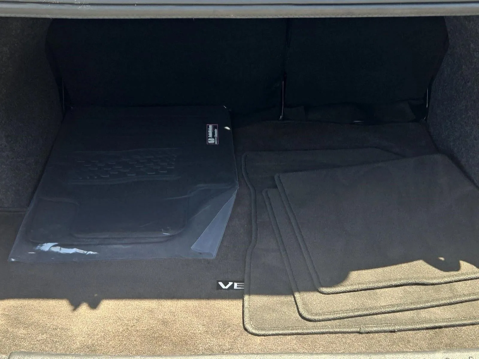2024 Nissan Versa SV CVT photo 7