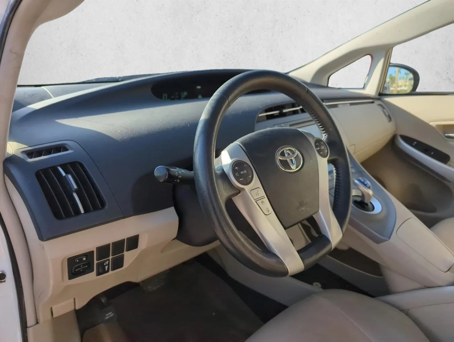 2014 Toyota Prius 5dr HB Four (Natl) photo 12