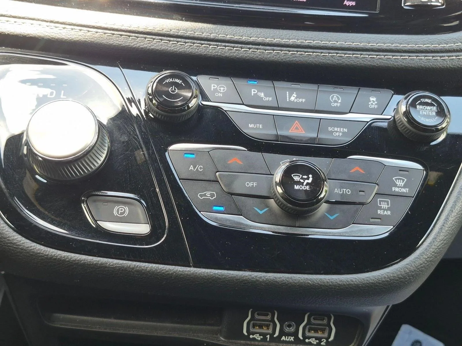 2023 Chrysler Pacifica Touring L AWD photo 12