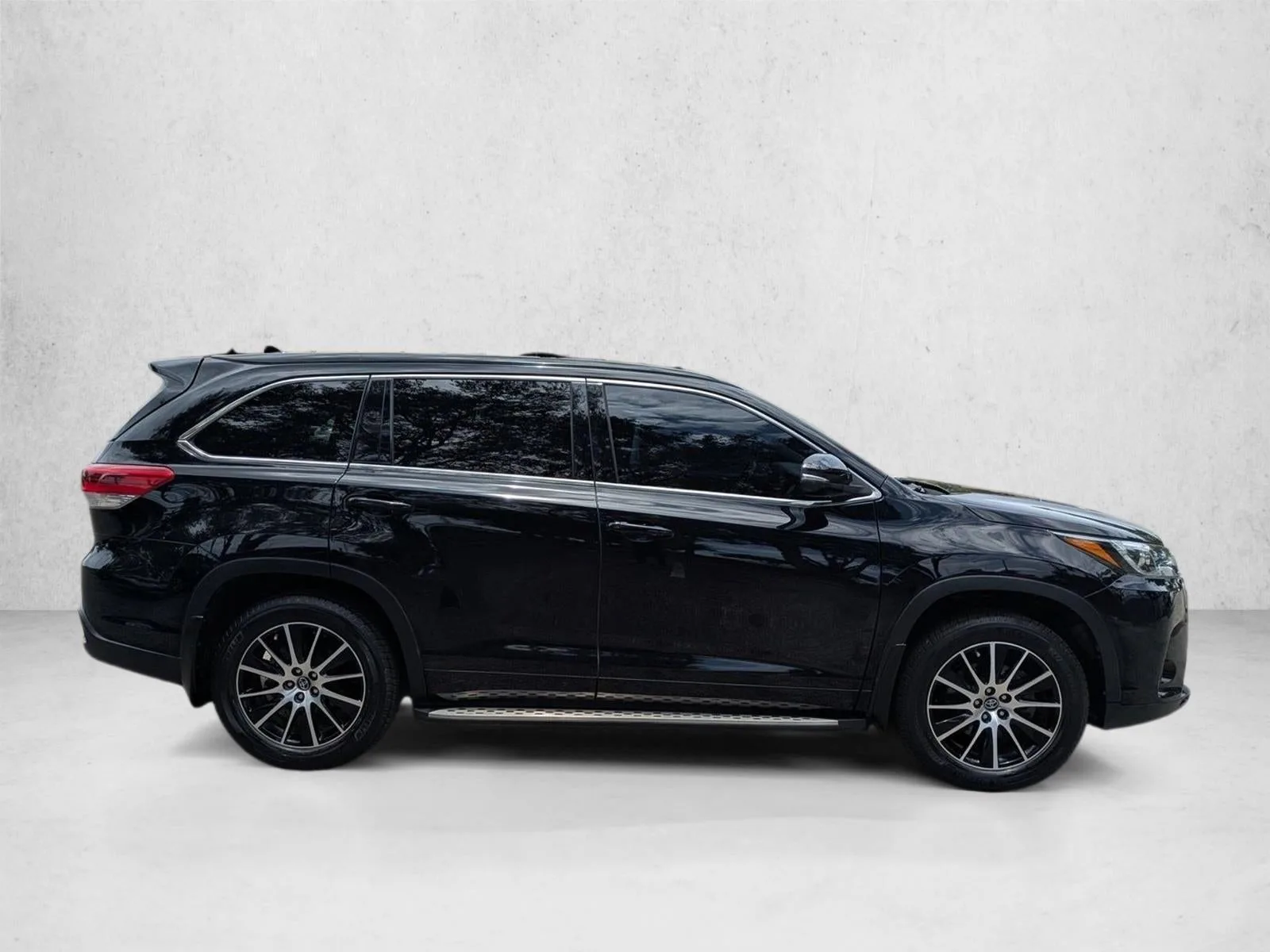 2017 Toyota Highlander SE V6 FWD (Natl) photo 4